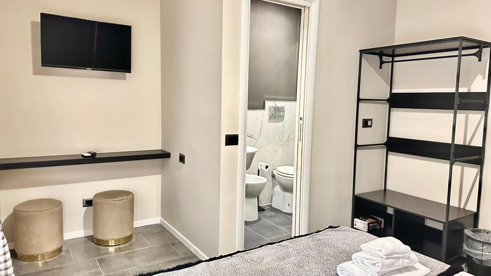 Xcross Suites Garbatella Rome Guest house