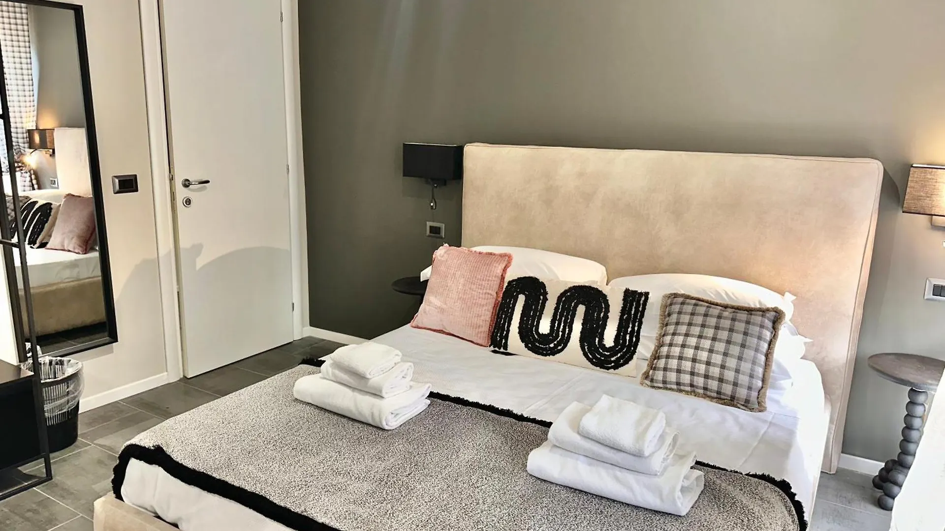 Affittacamere Xcross Suites Garbatella Roma