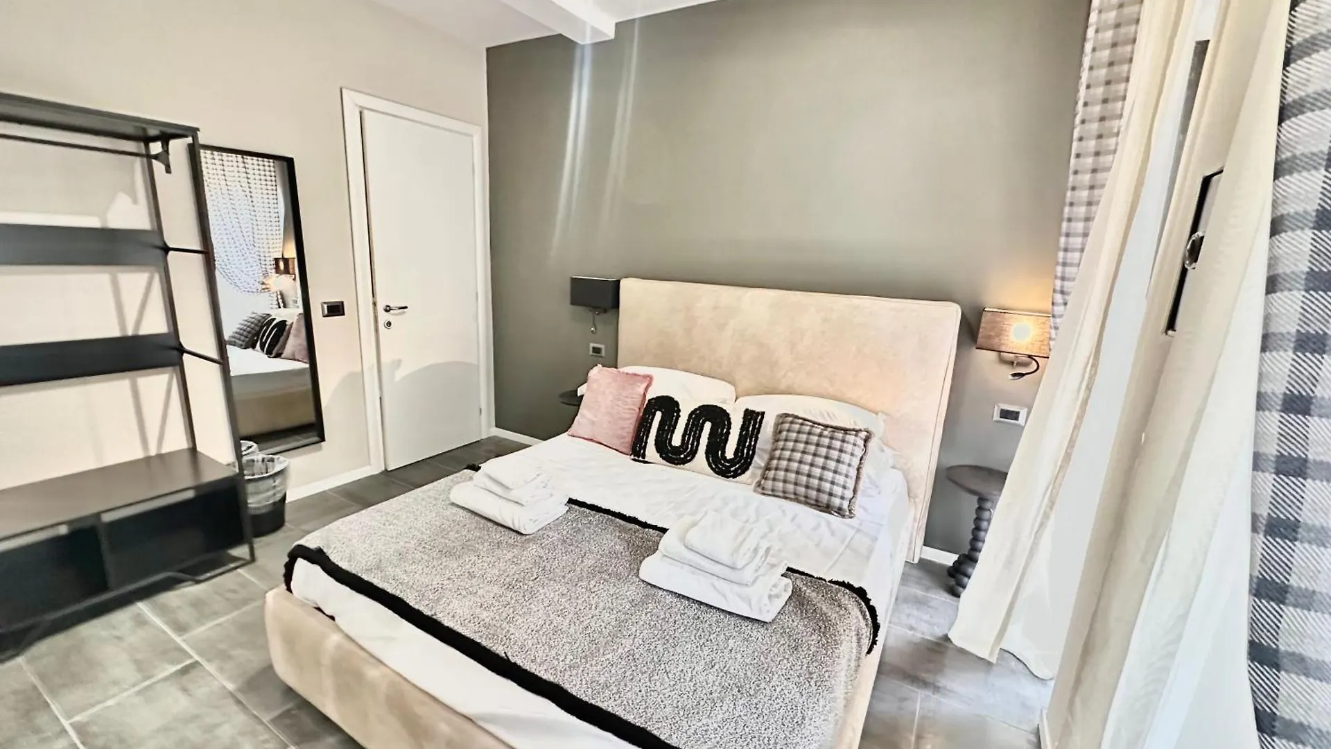 Xcross Suites Garbatella Roma 0*,  Italia